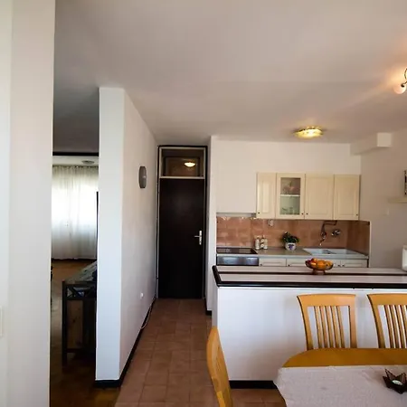 Apartment Spacious 3 Bedroom Chiara Near & Old Tovn