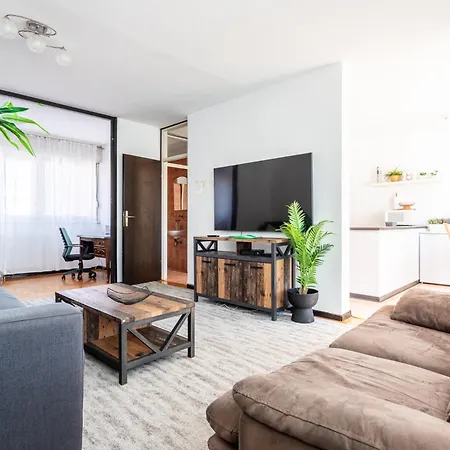 Spacious 3 Bedroom Chiara Near & Old Tovn * Split