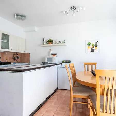 Spacious 3 Bedroom Chiara Near & Old Tovn Apartment Split