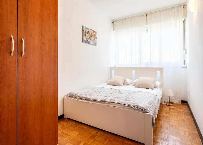 Spacious 3 Bedroom Chiara Near & Old Tovn Apartment *