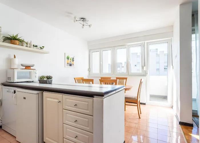 Apartment Spacious 3 Bedroom Chiara Near & Old Tovn Split