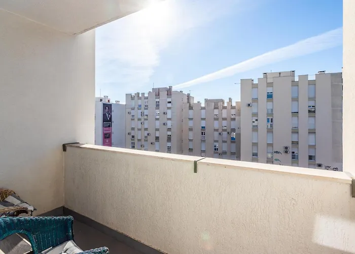 Spacious 3 Bedroom Chiara Near & Old Tovn *