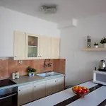 Apartment Spacious 3 Bedroom Chiara Near & Old Tovn