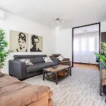 Apartment Spacious 3 Bedroom Chiara Near & Old Tovn