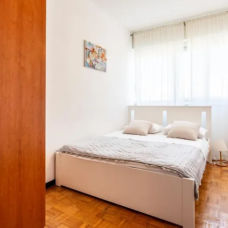 Spacious 3 Bedroom Chiara Near & Old Tovn Lägenhet *