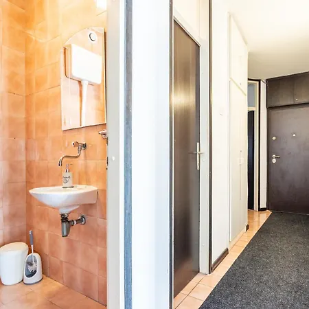 Spacious 3 Bedroom Chiara Near & Old Tovn Lägenhet